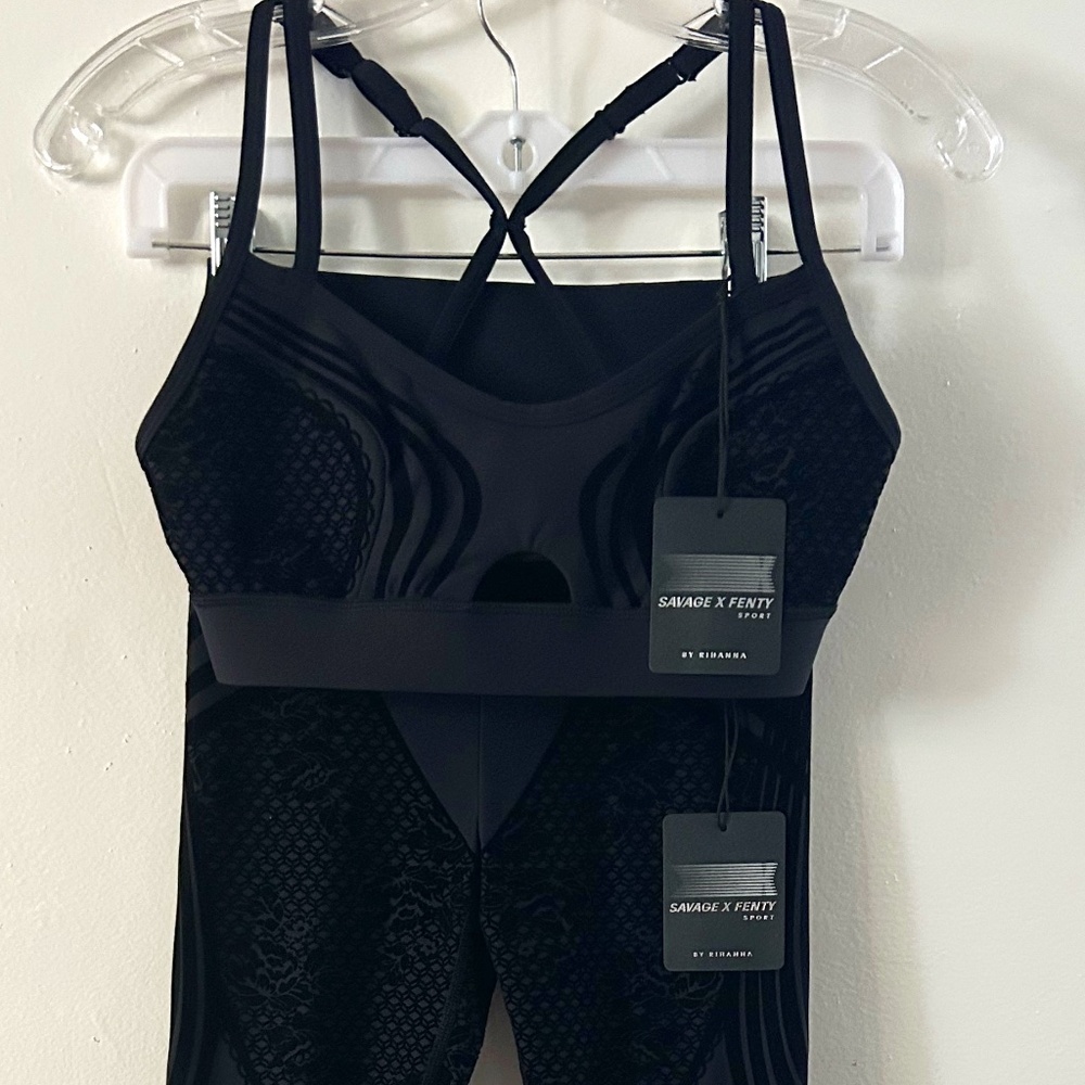 NWT- SAVAGE X FENTY ACTIVEWEAR BRA TOP/LEGGING SET, BLACK SIZE SMALL